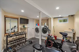 80 Russell Rd, Garden City, NY 11530 - Photo 22
