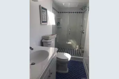 16 Crescent Walk, Seaview, NY 11770 - Photo 8