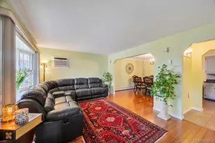 104 Saddle Ln, Levittown, NY 11756 - Photo 8