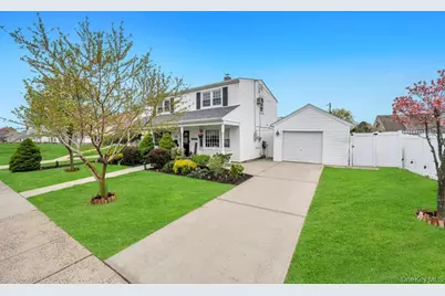104 Saddle Lane, Levittown, NY 11756 - Photo 2