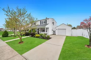 104 Saddle Ln, Levittown, NY 11756 - Photo 2