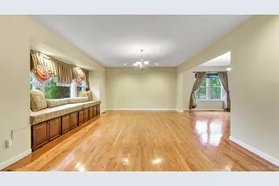 47 Carriage Road, Roslyn, NY 11576 - Photo 6