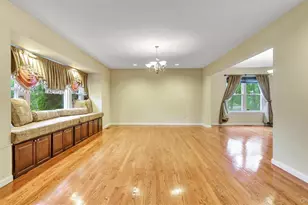 47 Carriage Rd, Roslyn, NY 11576 - Photo 6