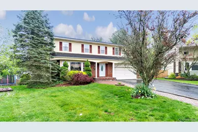 47 Carriage Road, Roslyn, NY 11576 - Photo 2