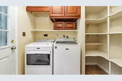 47 Carriage Road, Roslyn, NY 11576 - Photo 14