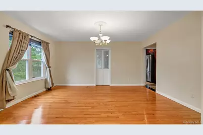 47 Carriage Road, Roslyn, NY 11576 - Photo 8