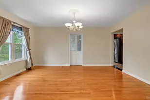 47 Carriage Rd, Roslyn, NY 11576 - Photo 8