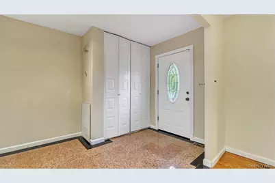 47 Carriage Road, Roslyn, NY 11576 - Photo 4