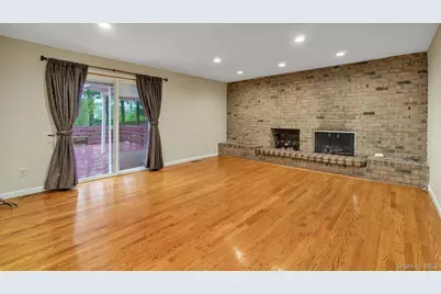47 Carriage Road, Roslyn, NY 11576 - Photo 16