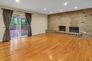 47 Carriage Rd, Roslyn, NY 11576 - Photo 16