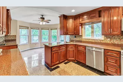 47 Carriage Road, Roslyn, NY 11576 - Photo 10