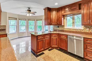 47 Carriage Rd, Roslyn, NY 11576 - Photo 10
