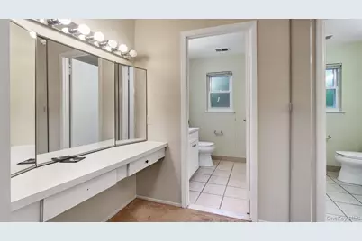 47 Carriage Road, Roslyn, NY 11576 - Photo 20