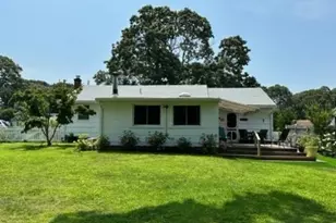 29 Maryland Blvd, Hampton Bays, NY 11946 - Photo 14
