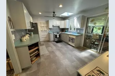 29 Maryland Boulevard, Hampton Bays, NY 11946 - Photo 4
