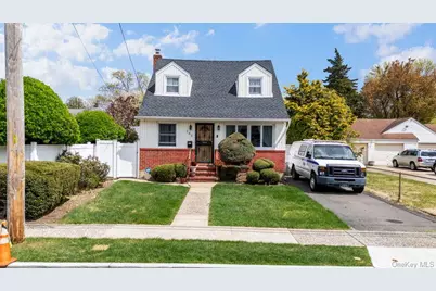 283 Hawthorne Avenue, Uniondale, NY 11553 - Photo 1