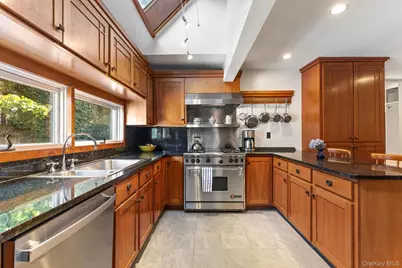 7 Avon Road, Bronxville, NY 10708 - Photo 16