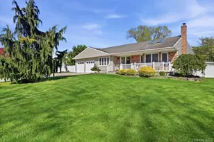 44 Steven Pl, Smithtown, NY 11787 - Photo 4