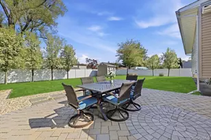 44 Steven Pl, Smithtown, NY 11787 - Photo 42