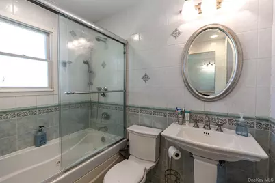 141 Collins Avenue, Williston Park, NY 11596 - Photo 20