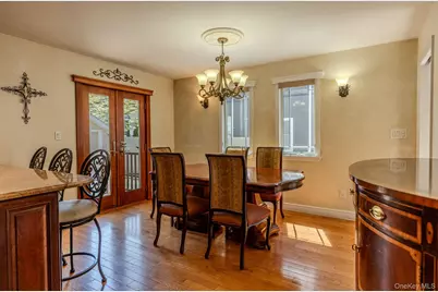 141 Collins Avenue, Williston Park, NY 11596 - Photo 8