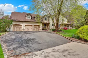 26 Peachtree Ln, Mount Sinai, NY 11766 - Photo 2