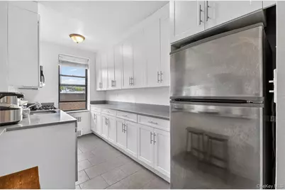 71-11 Yellowstone Boulevard #4B, Forest Hills, NY 11375 - Photo 8