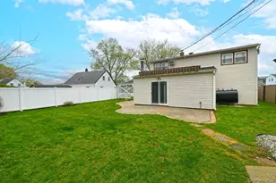 203 Saddle Ln, Levittown, NY 11756 - Photo 32