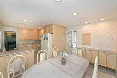 203 Saddle Lane, Levittown, NY 11756 - Photo 20