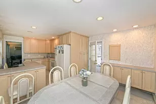 203 Saddle Ln, Levittown, NY 11756 - Photo 20