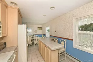 203 Saddle Ln, Levittown, NY 11756 - Photo 14