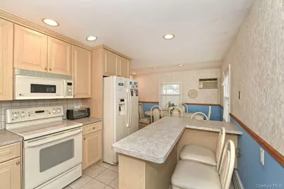 203 Saddle Lane, Levittown, NY 11756 - Photo 22