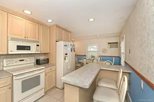 203 Saddle Ln, Levittown, NY 11756 - Photo 22