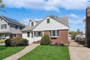 106 Aster Dr, New Hyde Park, NY 11040 - Photo 2