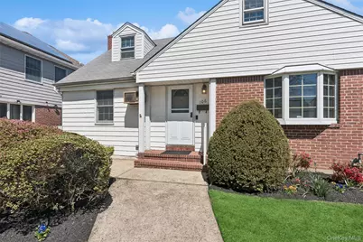 106 Aster Drive, New Hyde Park, NY 11040 - Photo 4