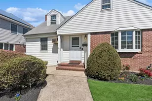 106 Aster Dr, New Hyde Park, NY 11040 - Photo 4