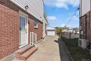106 Aster Dr, New Hyde Park, NY 11040 - Photo 34