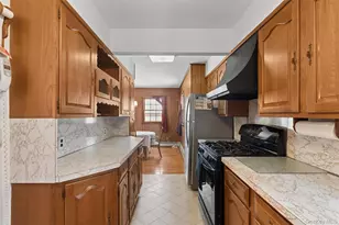 106 Aster Dr, New Hyde Park, NY 11040 - Photo 18