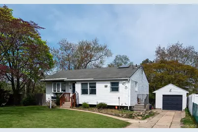 11 Heyward Street, Brentwood, NY 11717 - Photo 2