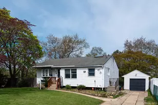 11 Heyward St, Brentwood, NY 11717 - Photo 2
