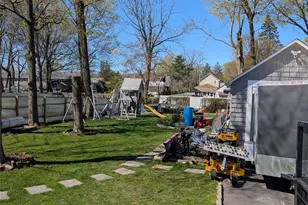 42 3rd Ave, Huntington Station, NY 11746 - Photo 10