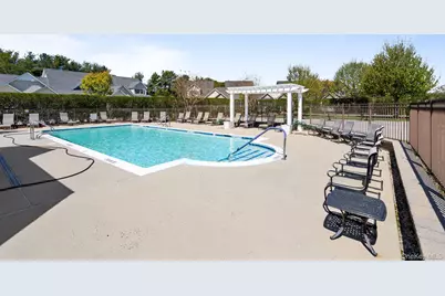 156 Stoneleigh Drive, Riverhead, NY 11901 - Photo 42