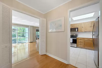 9 Leslie Place, New Rochelle, NY 10804 - Photo 2