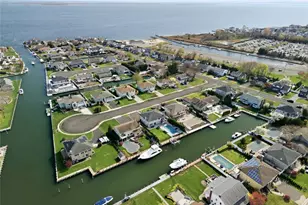11 Dolphin Ln, West Islip, NY 11795 - Photo 46