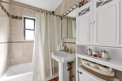21974 75th Avenue #224B2, Oakland Gardens, NY 11364 - Photo 10
