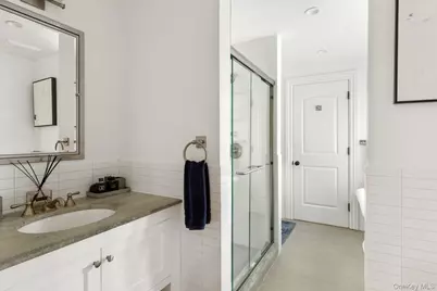 152 Plymouth Court, Manhasset, NY 11030 - Photo 20