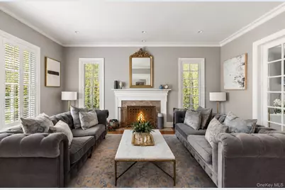 152 Plymouth Court, Manhasset, NY 11030 - Photo 2
