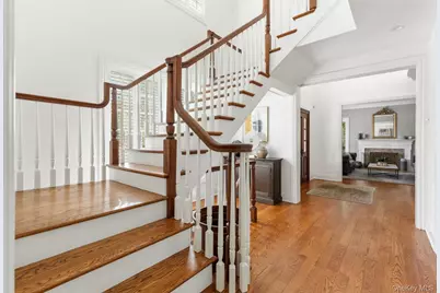 152 Plymouth Court, Manhasset, NY 11030 - Photo 8