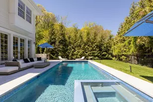 152 Plymouth Ct, Manhasset, NY 11030 - Photo 32
