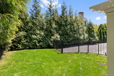152 Plymouth Court, Manhasset, NY 11030 - Photo 28